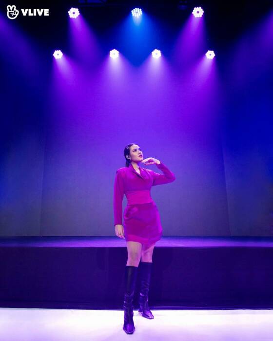 Raisa Andriana saat tampil di konser VLIVE. (VLIVE/Juni Records). Raisa Andriana saat tampil di konser VLIVE. (VLIVE/Juni Records).
