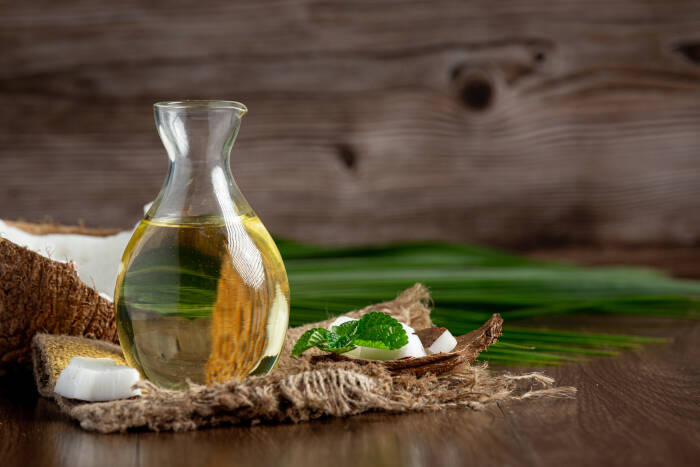 Minyak kelapa (freepik) minyak kelapa