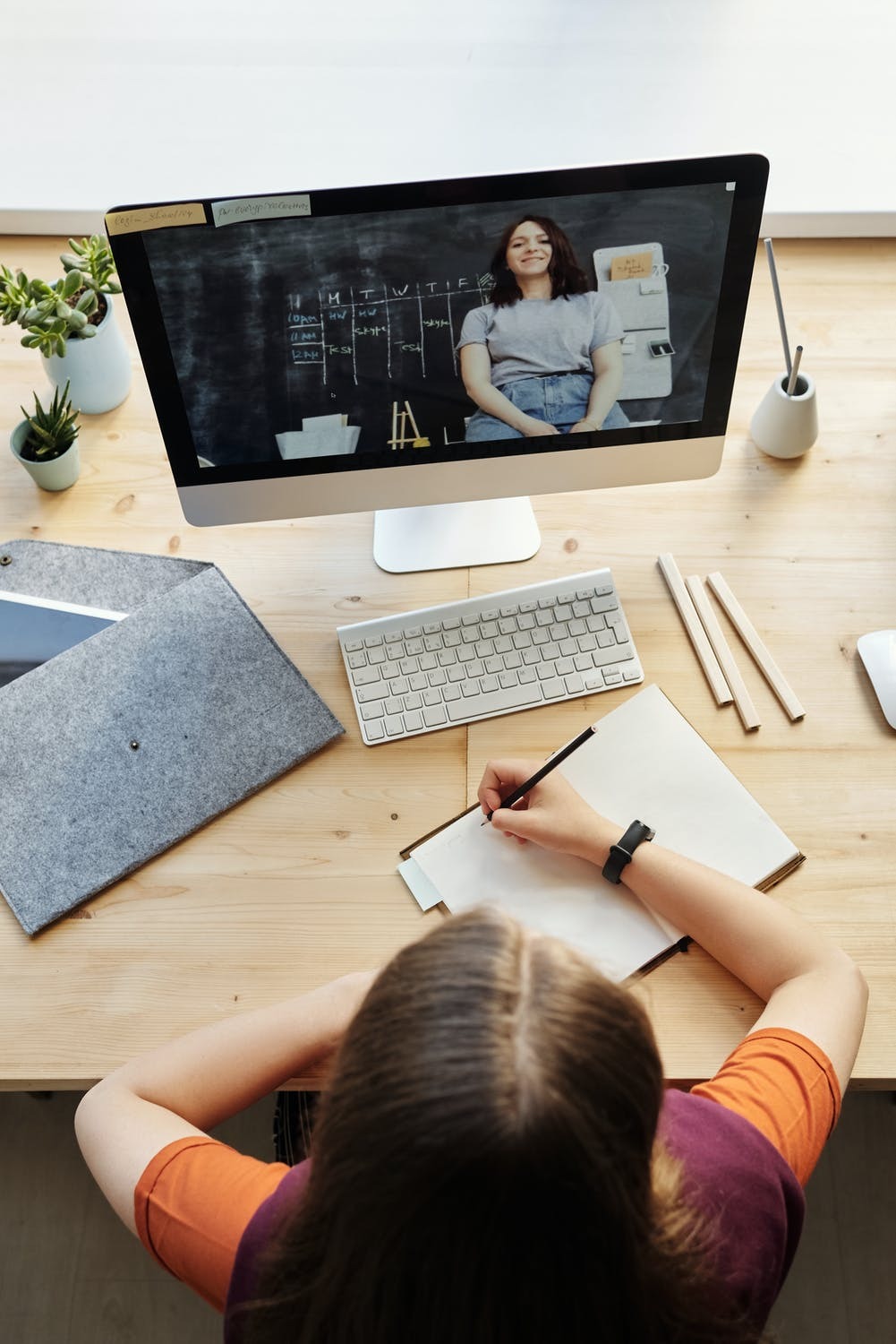 Ilustrasi sekolah online. (Pexels/Julia M Cameron) Ini Cara yang Bisa Dilakukan Guru agar Suasana Belajar Online Jadi Lebih Seru