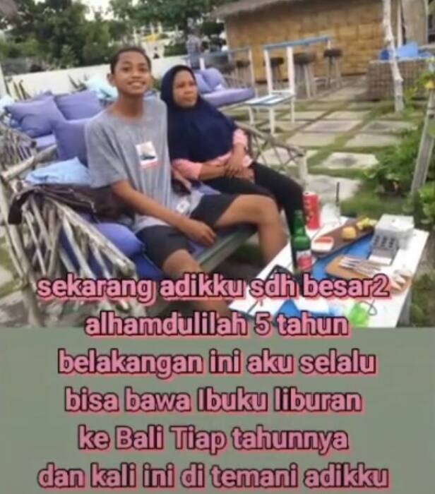 Wanita ini bahagiakan ibu di hari tua, sejak kecil hidup susah dan korban KDRT. (TikTok/@branring_bali) anak bahagiakan orangtua, anak bahagiakan ibu, korban kdrt,