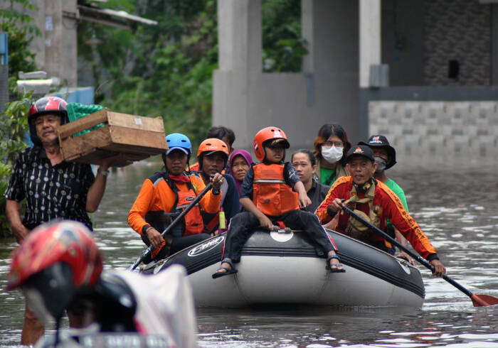 Banjir di Perumahan Griya Cimanggu Indah, Kelurahan Kedung Badak, Tanah Sareal, Kota Bogor, Jawa Barat, Senin (26/10/2020). (ANTARA/Arif Firmansyah) bencana alam 2020, bnpb, banjir,