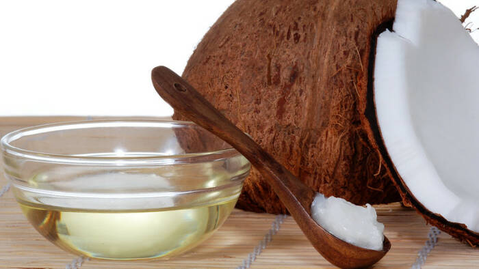 Minyak kelapa. (Flickr/sathish mrb) Ilustrasi minyak kelapa buatan sendiri