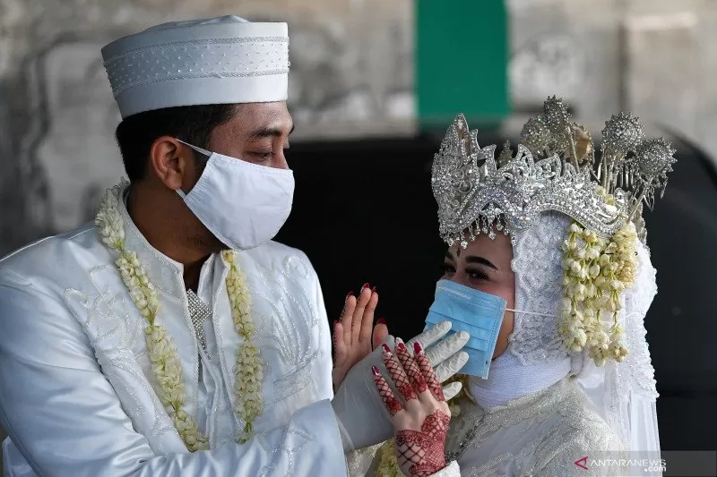 Ilustrasi pernikahan di masa pandemi COVID-19. (photo/ANTARA FOTO/Sigid Kurniawan) Ilustrasi pernikahan di masa pandemi COVID-19. (photo/ANTARA FOTO/Sigid Kurniawan)