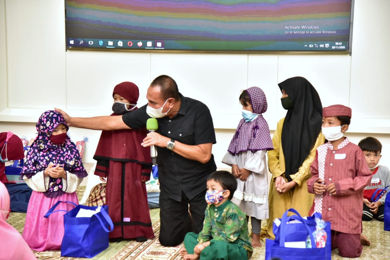 Gubernur Sumut, Edy Rahmayadi berkumpul dengan puluhan anak di Rumah Dinas Gubernur Sumut. / twitter Edy Rahmayadi Gubernur Sumut, Edy Rahmayadi berkumpul dengan puluhan anak di Rumah Dinas Gubernur Sumut. / twitter Edy Rahmayadi