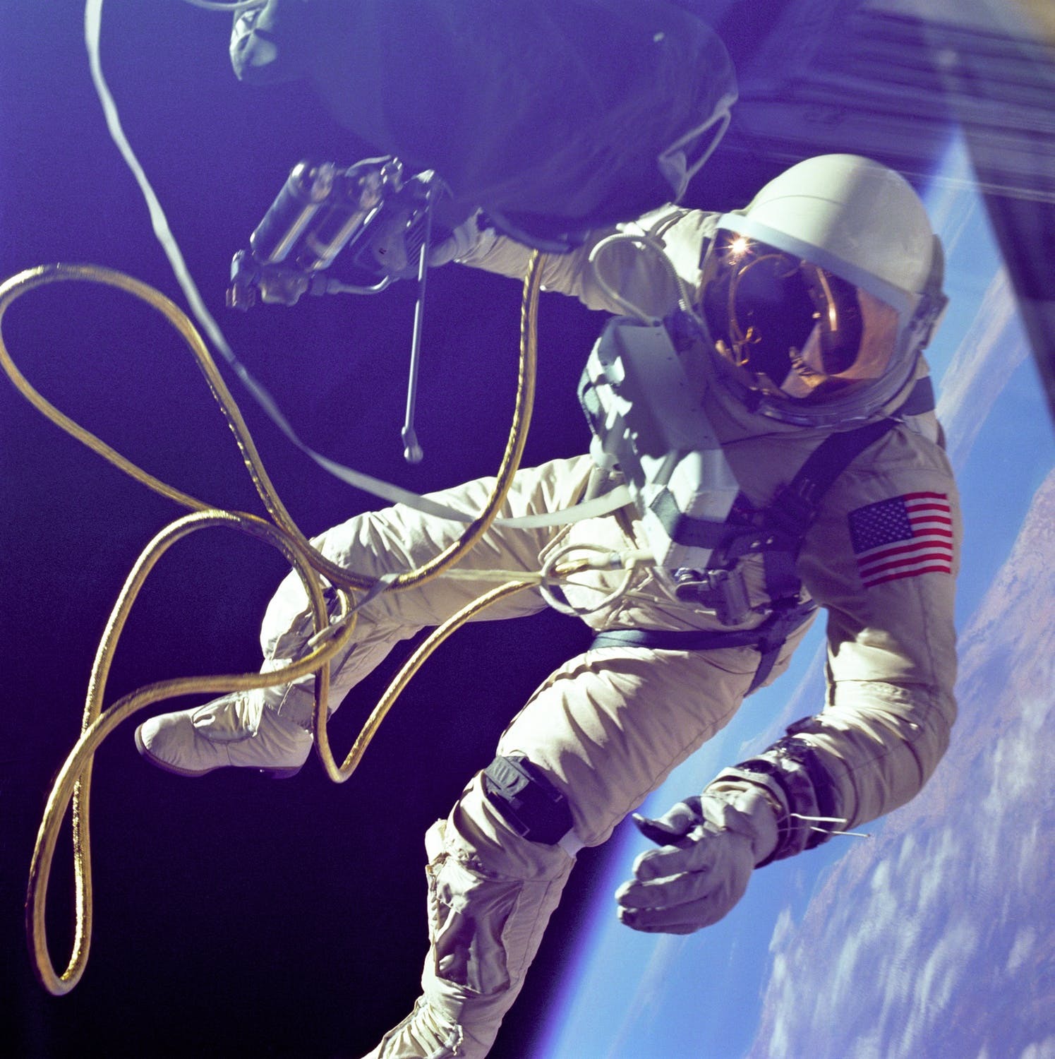 Astronot dengan pakaian putih. (Pexels/Pixabay) Mengapa pakaian astronot berwarna putih