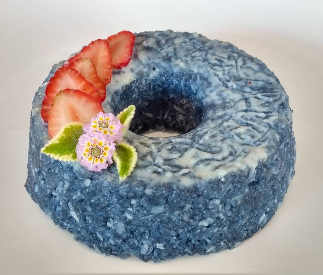 Ilustrasi puding berwarna biru dengan Jenipapo. (Instagram/ticianabiczkowski) Ilustrasi puding berwarna biru dengan Jenipapo