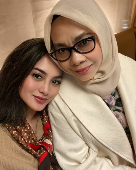 Ririn Ekawati dan ibunya. (Instagram/@ririnekawati) Ririn Ekawati