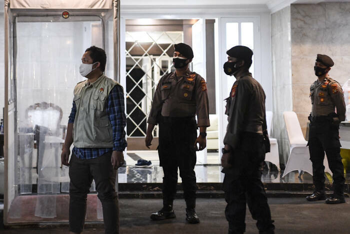 KPK geledah rumah dinas Menteri Kelautan dan Perikanan Nonaktif Edhy Prabowo di Widya Chandra, Jakarta. (ANTARA/Hafidz Mubarak A) kpk geledah rumah dinas edhy prabowo, edhy prabowo ditangkap kpk, suap ekspor benur,