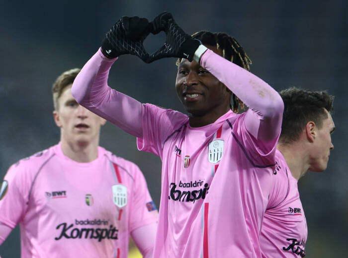 Mamoudou Karamoko dari LASK Linz merayakan dengan mencetak gol ketiga mereka (REUTERS/Lisi Niesner) Mamoudou Karamoko dari LASK Linz merayakan dengan mencetak gol ketiga mereka