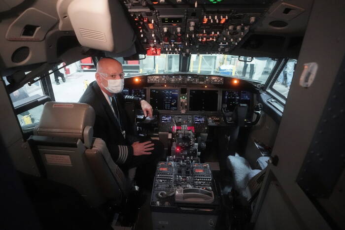 Boeing 737 Max selesaikan penerbangan pertamanya dari Dallas, Texas ke Tulsa, Oklahoma, Rabu (2/12/2020). (REUTERS/CARLO ALLEGRI) Boeing 737 Max selesaikan penerbangan pertamanya