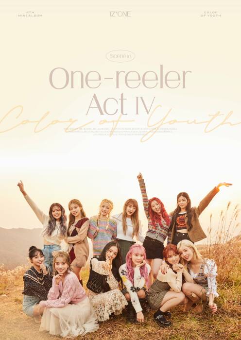 Para member IZ*ONE dengan konsep image