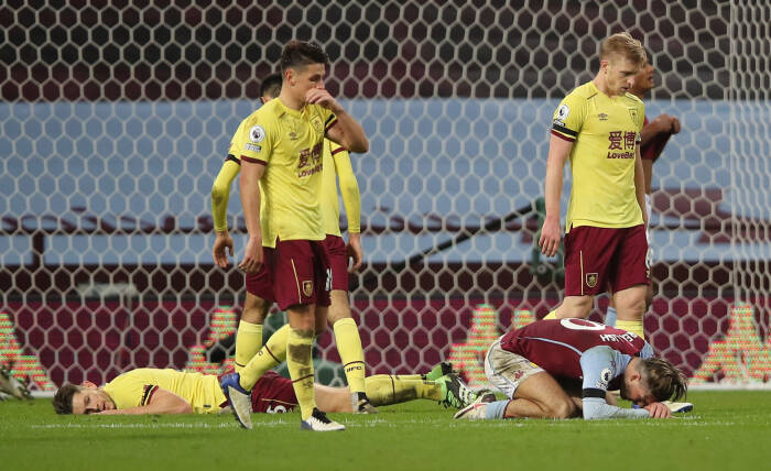 Aston Villa Jack Grealish terlihat sedih setelah kehilangan kesempatan (REUTERS/Molly Darlington) Aston Villa Jack Grealish terlihat sedih setelah kehilangan kesempatan