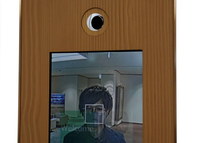 REUTERS/Kim Kyung-Hoon Kamera dan monitor untuk sistem pengenalan wajah