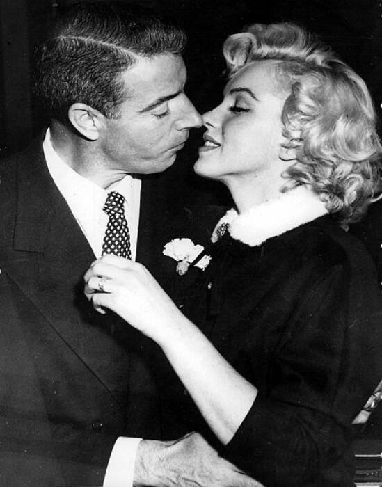 Pernikahan Joe Dimaggio dan Marilyn Monroe. (Wikipedia). Pernikahan Joe Dimaggio dan Marilyn Monroe.