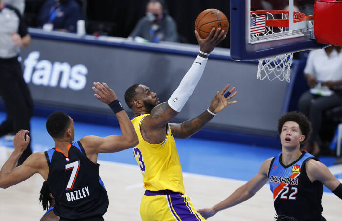 Penyerang Los Angeles Lakers LeBron James (23). REUTERS/Alonzo Adams Penyerang Los Angeles Lakers LeBron James (23)