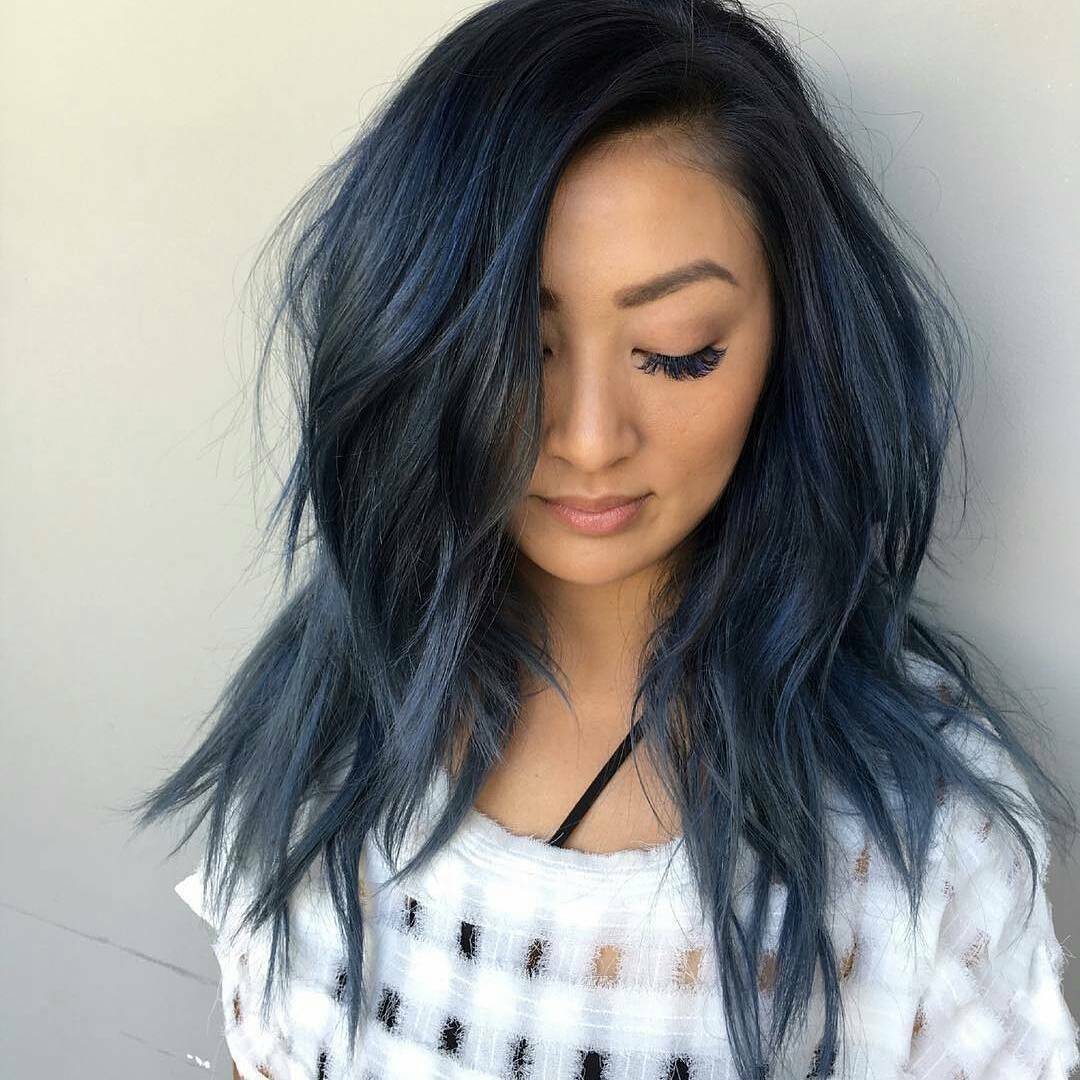 Warna rambut smokey blue. (Photo/pinterest.com) Warna Rambut yang Jadi Tren Buat Wanita Berkulit Sawo Matang