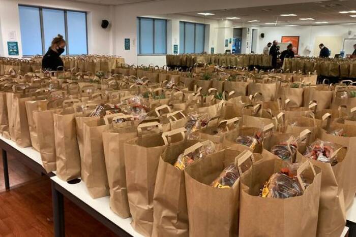 Potret makanan yang dikirimkan Zane Powles kepada anak-anak di tengah pandemi Covid-19. (Photo/Daily Mirror) makanan