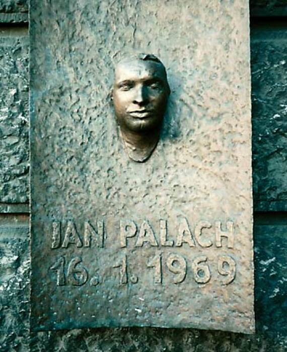 Monumen Jon Palach. (Wikipedia) Monumen Jon Palach.