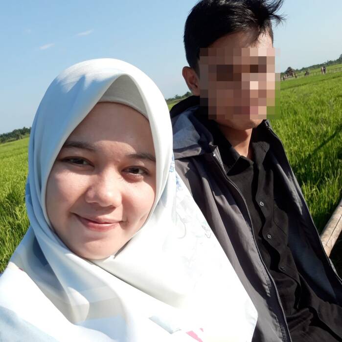 Widia Wati semasa hidup berfoto bersama kekasihnya. (Facebook) ist