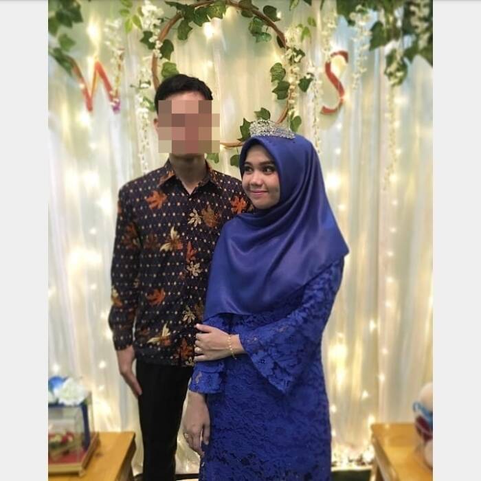 Widia Wati semasa hidup berfoto bersama kekasihnya. (Facebook) Ist