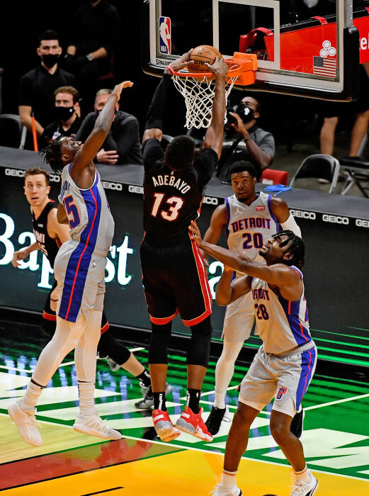 Center Miami Heat Bam Adebayo (13) melakukan dunk (REUTERS/Jasen Vinlove) Center Miami Heat Bam Adebayo (13) melakukan dunk