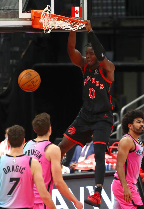Penjaga Toronto Raptors, Terence Davis (0) melakukan dunks (REUTERS/Kim Klement) Penjaga Toronto Raptors, Terence Davis (0) melakukan dunks