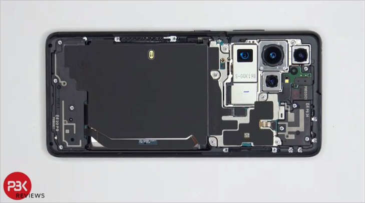 Tampilan bagian dalam dari smartphone Samsung Galaxy S21 Ultra (photo/PBK Reviews) Tampilan bagian dalam dari smartphone Samsung Galaxy S21 Ultra