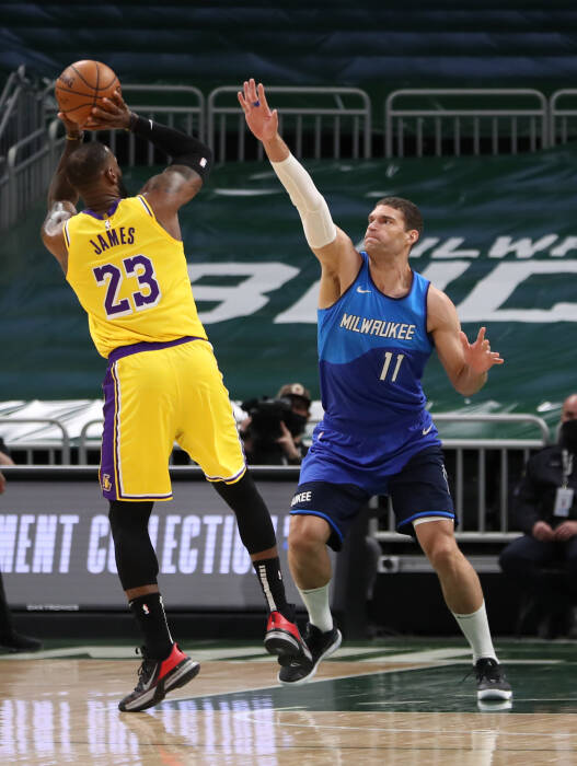 Penyerang Los Angeles Lakers LeBron James (23) melakukan tembakan (REUTERS/Nick Monroe) Penyerang Los Angeles Lakers LeBron James (23) melakukan tembakan