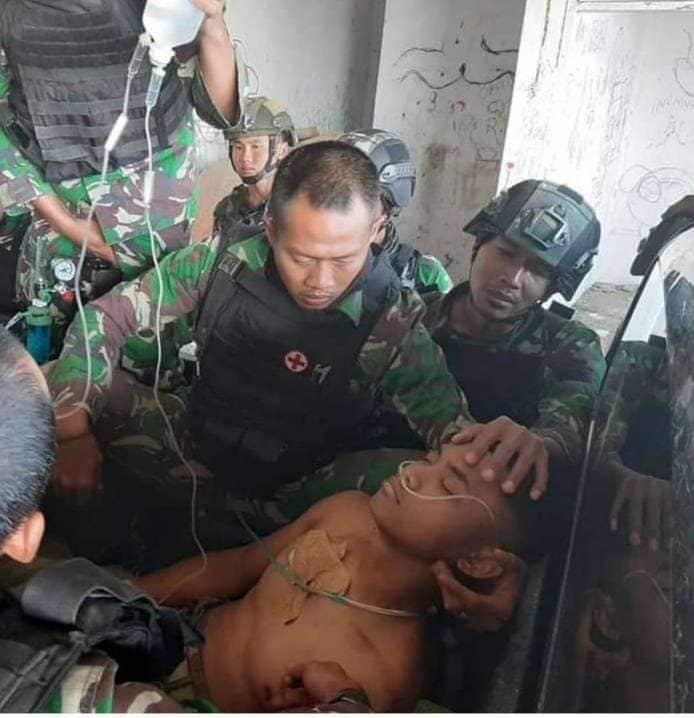 Pratu Roy Vebrianto saat dapat perawatan. (Ist)