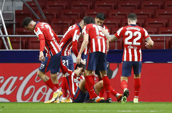 Joao Felix dari Atletico Madrid merayakan mencetak gol pertama mereka dengan rekan satu tim (REUTERS/Juan Medina) Joao Felix dari Atletico Madrid merayakan mencetak gol pertama mereka dengan rekan satu tim
