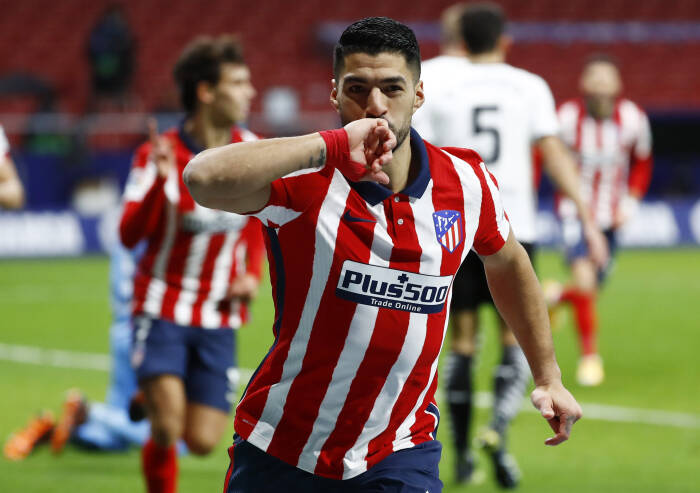 Luis Suarez dari Atletico Madrid merayakan mencetak gol kedua mereka (REUTERS/Juan Medina) Luis Suarez dari Atletico Madrid merayakan mencetak gol kedua mereka