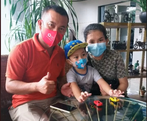 Yaman Zai bersama ponakannya (Tiktok) sriwijaya air, yaman zai, korban sriwijaya air