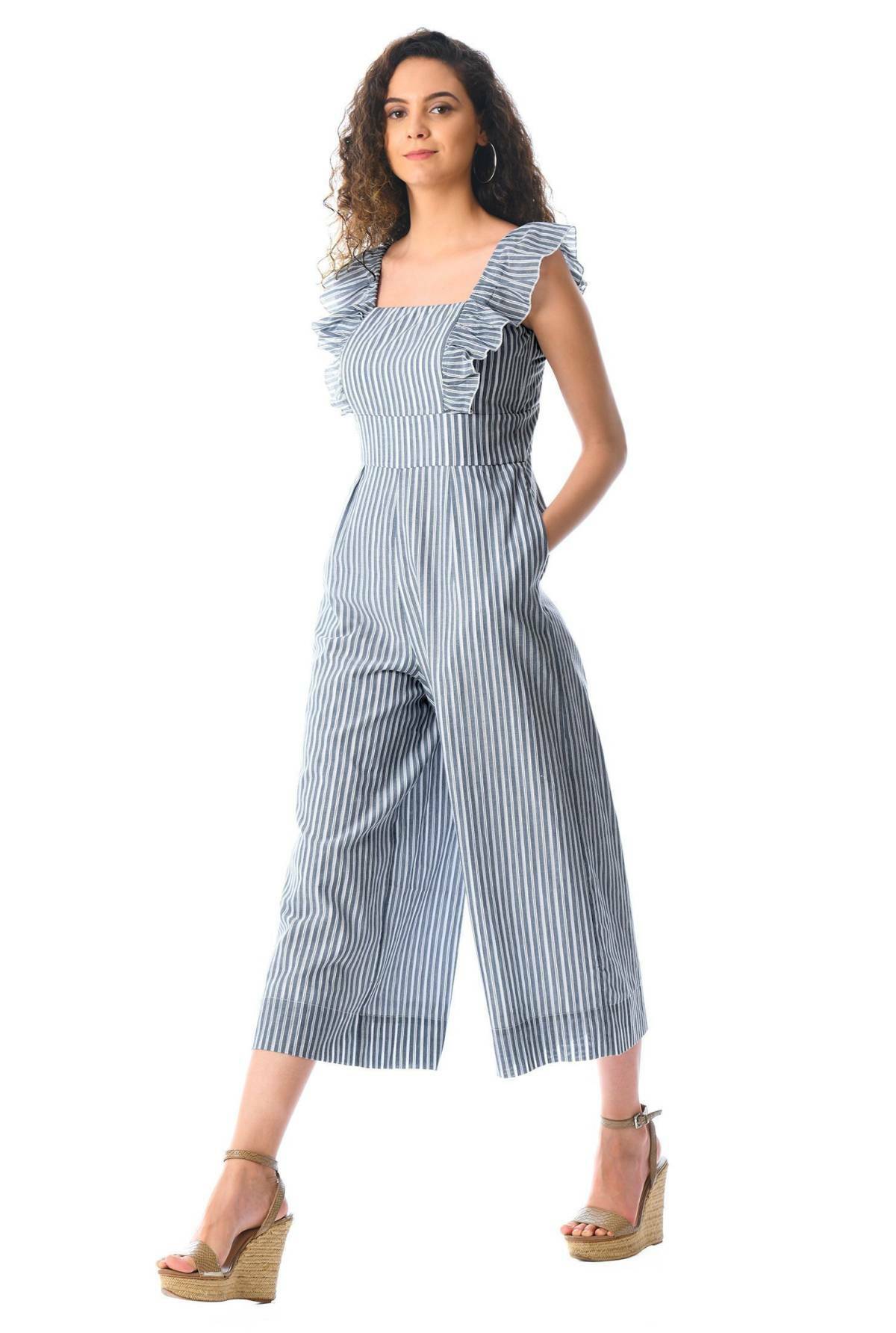 Jumpsuit square neck. (Photo/Stylo.id) 3 Model Jumpsuit yang Bikin Penampilan Makin Fashionable