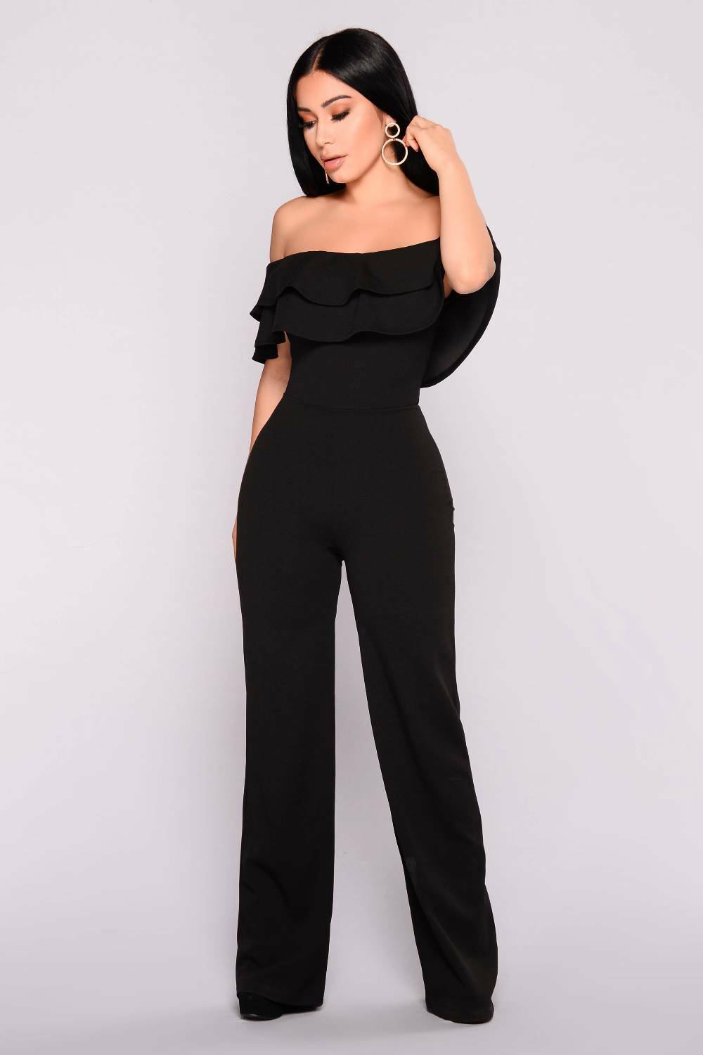Jumpsuit model sabrina. (Photo/Stylo.id) 3 Model Jumpsuit yang Bikin Penampilan Makin Fashionable