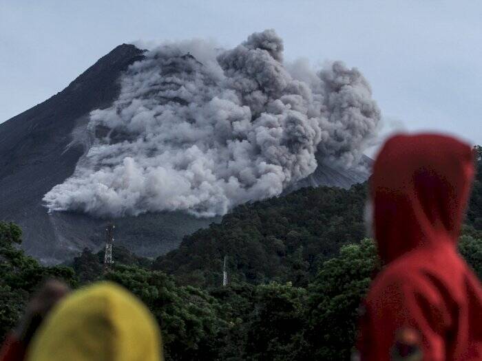 Awan panas guguran Gunung Merapi terlihat dari Kaliurang, Sleman, DI Yogyakarta, Rabu (27/1/2021). (ANTARA FOTO/Hendra Nurdiyansyah) ist