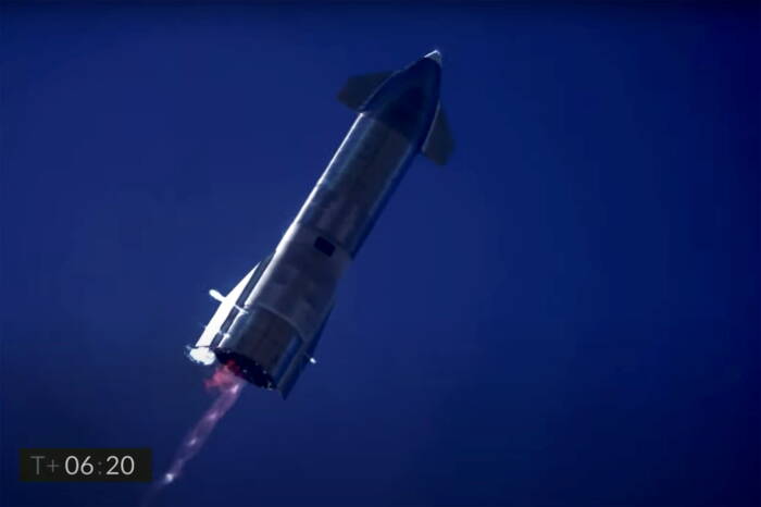 Roket prototipe SpaceX Starship SN9 turun setelah uji terbang dari landasan peluncurannya (REUTERS/SPACEX) Roket prototipe SpaceX Starship SN9 turun setelah uji terbang dari landasan peluncurannya