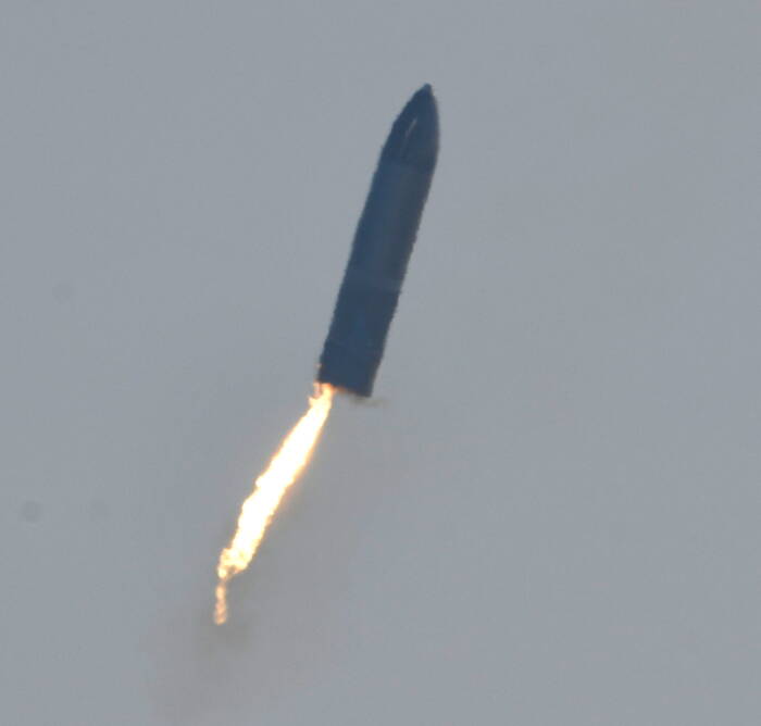 SpaceX meluncurkan Starship SN9 untuk uji terbang dari fasilitasnya di Boca Chica (REUTERS/Gene Blevins) SpaceX meluncurkan Starship SN9 untuk uji terbang dari fasilitasnya di Boca Chica