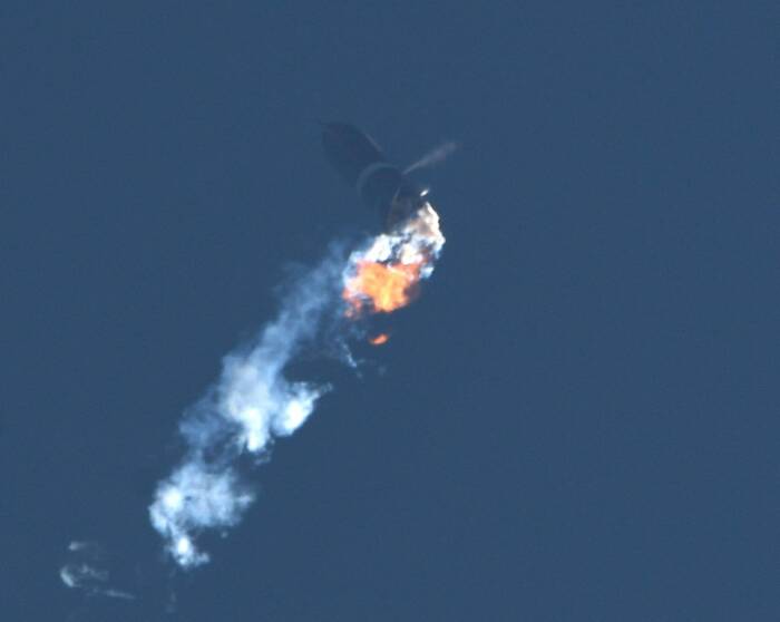 SpaceX meluncurkan Starship SN9 untuk uji terbang dari fasilitasnya di Boca Chica (REUTERS/Gene Blevins) SpaceX meluncurkan Starship SN9 untuk uji terbang dari fasilitasnya di Boca Chica (REUTERS/Gene Blevins)