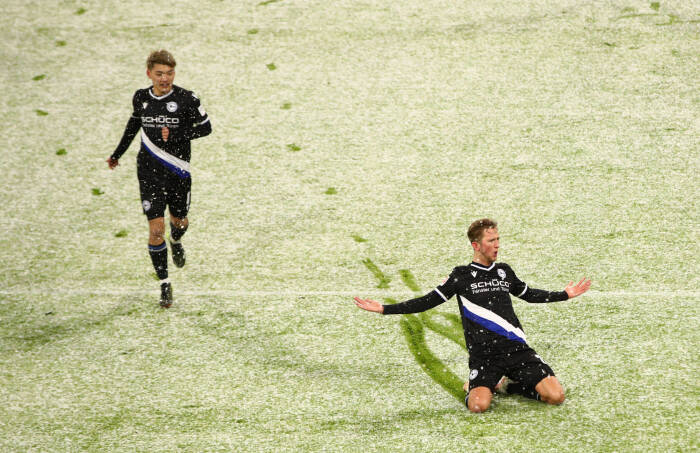 Arminia Bielefeld Michel Vlap merayakan mencetak gol pertama mereka (REUTERS/Adam Pretty) Arminia Bielefeld Michel Vlap merayakan mencetak gol pertama mereka