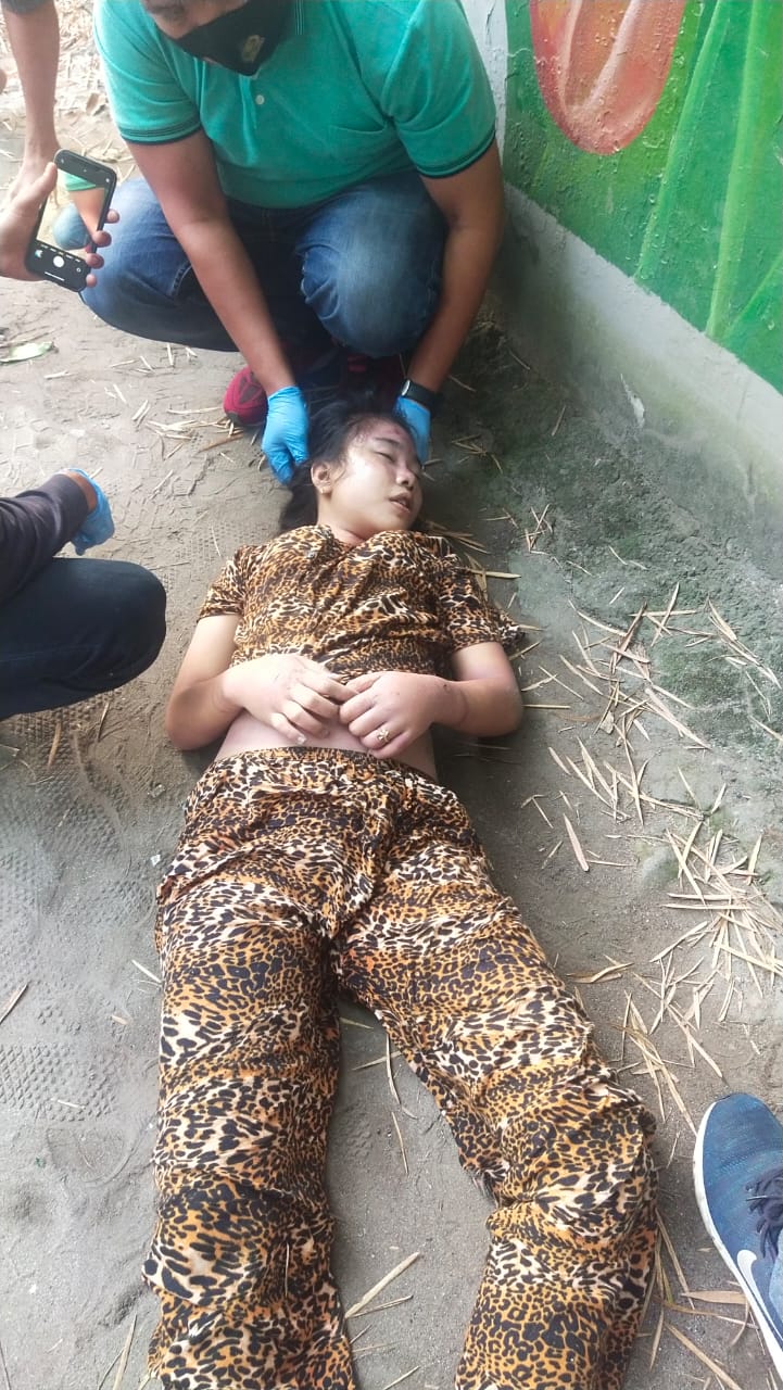 Sosok perempuan tak bernyawa terletak di pinggir Jalan Budi Kemasyarakatan Lingkungan 24 Kelurahan Pulobrayan Kota, Kota Medan. / Istimewa Sosok perempuan tak bernyawa terletak di pinggir Jalan Budi Kemasyarakatan Lingkungan 24 Kelurahan Pulobrayan Kota, Kota Medan. / Istimewa